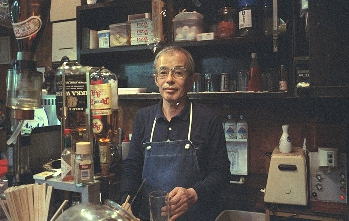 マスターの福井さん(写真)